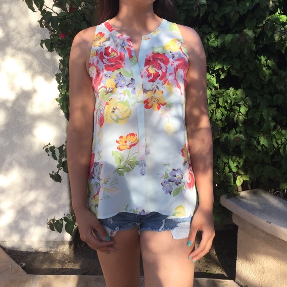 Kenar Tops - Light Blue Floral Tank Top Blouse Kenar Tops - Light Blue Floral Tank Top Blouse